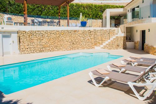Maran 6 pax Grote en comfortabele villa met privézwembad in Moraira, Costa Blanca, Spanje voor 6 personen. Het huis is gelegen in een residentieel strandgebied en ligt op 1 km van het strand....