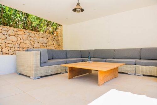 Maran 6 pax Grote en comfortabele villa met privézwembad in Moraira, Costa Blanca, Spanje voor 6 personen. Het huis is gelegen in een residentieel strandgebied en ligt op 1 km van het strand....