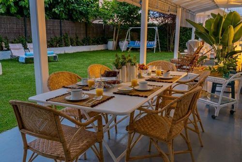 La Colonial 5 minutos andanodo de playa de Sitges y 15 del centro Diseño  Renovada 100% Luxury villa with heated pool in Barcelona, Spain for 7 persons. The villa is situated in a residential beach area, close to restaurants and bars and 500 m from the beach....