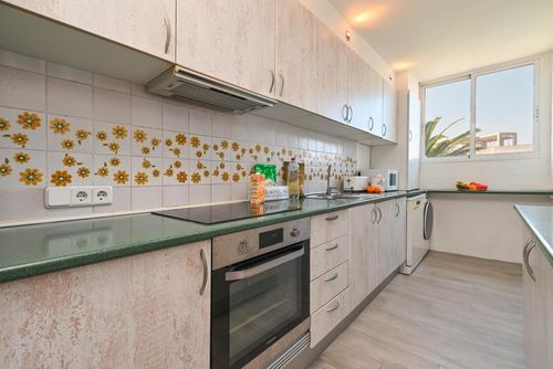 Jardines de Oli Bellissimo e confortevole appartamento a Xàbia, Costa Blanca, Spagna per 4 persone. L'appartamento si trova in una zona residenziale vicino alla spiaggia, nei pressi di ristoranti e bar, negozi, supermercati e un campo da tennis, a 1 km dalla spiaggia di El Arenal, Xàbia e a 1 km dal Mar Mediterraneo, Xàbia....