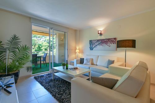 Golden Beach II Wunderschöne und komfortable Wohnung in Javea, Costa Blanca, Spanien, mit Gemeinschaftspool für 6 Personen. Die Wohnung befindet sich in einem Wohngebiet am Strand, in der Nähe von Restaurants und Bars, Geschäften, Supermärkten und einem Tennisplatz, 1 km vom Strand El Arenal, Javea, und 1 km vom Mittelmeer, Javea, entfernt....