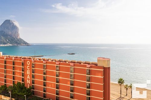 Playa de Oro 8B Komfortables Apartment in Calpe, Costa Blanca, Spanien, mit einem Gemeinschaftspool für 4 Personen. Das Apartment befindet sich in der Nähe von Restaurants und Bars, Geschäften und Supermärkten und ist nur 25 m vom Strand entfernt....