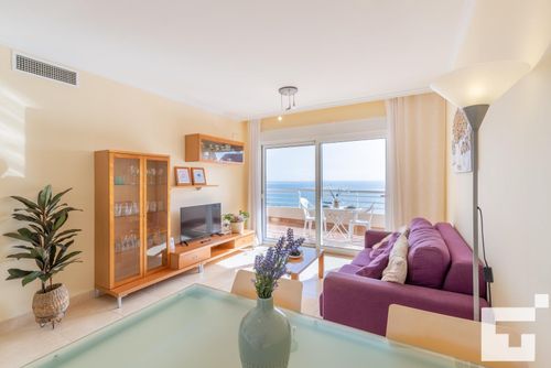 Playa de Oro 8B Gemütliche Wohnung mit Gemeinschaftspool in Calpe, Costa Blanca, Spanien für 4 Personen. Die Wohnung befindet sich in der Nähe von Restaurants und Bars, Geschäften und Supermärkten und ist nur 25 m vom Strand entfernt....