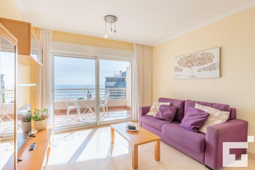 Playa de Oro 8B - Grupo Turis Appartement confortable avec piscine commune à Calpe, Costa Blanca, Espagne, pour 4 personnes. L'appartement est situé à proximité de restaurants et bars, de boutiques et supermarchés, et se trouve à 25 m de la plage....