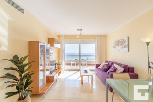 Playa de Oro 8B - Grupo Turis Appartement confortable avec piscine commune à Calpe, Costa Blanca, Espagne, pour 4 personnes. L'appartement est situé à proximité de restaurants et bars, de boutiques et supermarchés, et se trouve à 25 m de la plage....