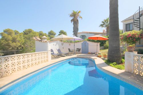 Iris Magnifique et confortable villa à Xàbia, Costa Blanca, Espagne pour 4 personnes. La maison dispose de 2 chambres et 2 salles de bains....