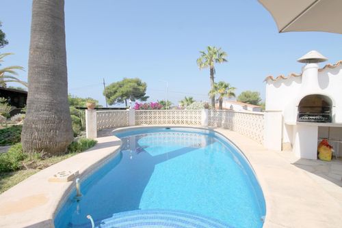 Iris Schöne und komfortable Villa in Xàbia, Costa Blanca, Spanien für 4 Personen. Das Haus verfügt über 2 Schlafzimmer und 2 Badezimmer....