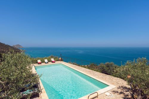 Villa Vistamare Villa in Cefalù, Sizilien, Italien mit privatem Pool für 8 Personen. Das Ferienhaus befindet sich 3 km vom Strand entfernt....