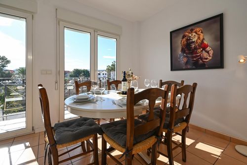 Artesol Maravilloso y cómodo apartamento en Els Poblets, Costa Blanca, España, con piscina comunitaria para 6 personas. El apartamento está situado en una zona urbana, cerca de restaurantes y bares, supermercados y una pista de tenis, y a 3 km de la playa de L'Estanyó....