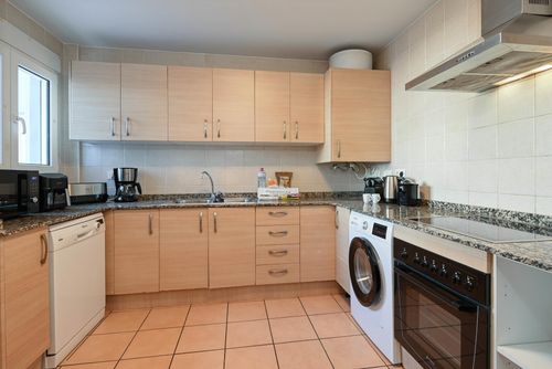 Artesol Magnifique et confortable appartement à Els Poblets, Costa Blanca, Espagne avec piscine commune pour 6 personnes. L'appartement est situé dans un quartier urbain, à proximité de restaurants, bars, supermarchés et d'un court de tennis, et à 3 km de la plage de Playa de L'Estanyó....