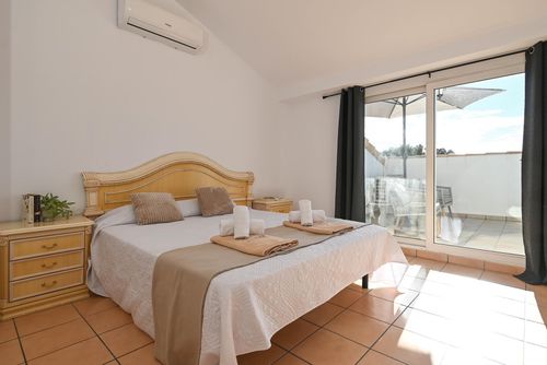 Artesol Maravilloso y cómodo apartamento en Els Poblets, Costa Blanca, España, con piscina comunitaria para 6 personas. El apartamento está situado en una zona urbana, cerca de restaurantes y bares, supermercados y una pista de tenis, y a 3 km de la playa de L'Estanyó....