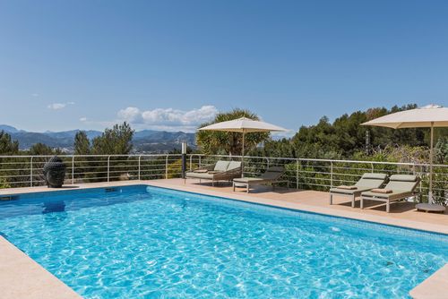 Casa del Cervecero Beautiful and luxurious villa in Javea, Costa Blanca, Spain, with a private pool for 10 persons. The villa is situated in a mountainous area....