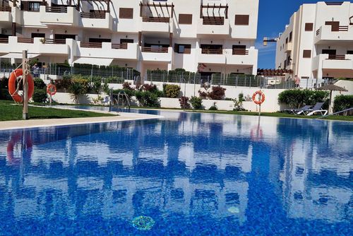 Casa Aliza Bel appartement agréable et ensoleillé avec piscine commune à San Juan de los Terreros, en Andalousie, Espagne, pouvant accueillir 4 personnes. L'appartement est situé dans un complexe de vacances avec bar et restaurant, dans une zone côtière et montagneuse, à proximité de supermarchés, d'un court de tennis et à 500 mètres de la plage....
