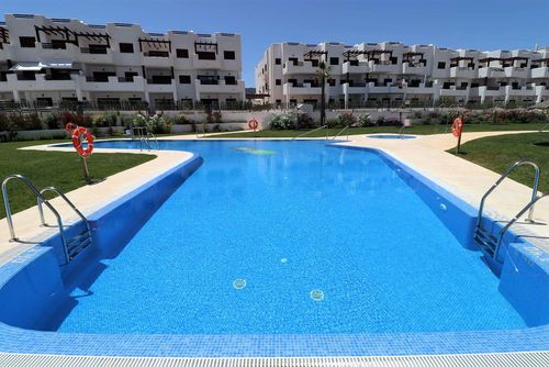 Casa Aliza Mooi en vrolijk appartement met gezamenlijke zwembad in San Juan de los Terreros, Andalusië, Spanje voor 4 personen. Het appartement bevindt zich in een vakantiecomplex met bar en restaurant, in een kust- en bergachtige omgeving, dicht bij supermarkten en een tennisbaan en op 500 m van het strand....