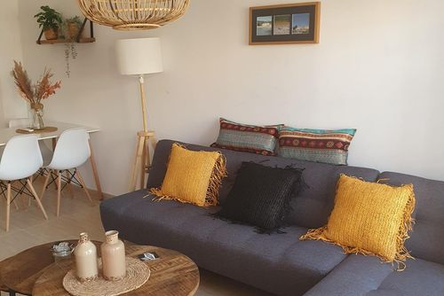 Casa de Esjes Hermosa y alegre casa con piscina comunitaria en San Juan de los Terreros, Andalucía, España, para 4 personas. La casa se encuentra en un complejo de playa, en una zona residencial y montañosa, cerca de tiendas y supermercados y a 100 m de la playa....