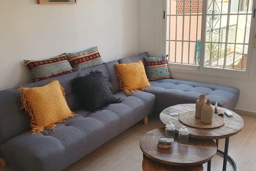 Casa de Esjes Magnifique et ensoleillée maison à San Juan de los Terreros, en Andalousie, Espagne, avec piscine commune pour 4 personnes. La maison est située dans une station balnéaire, dans un quartier résidentiel et montagneux, à proximité des commerces et supermarchés et à 100 m de la plage....