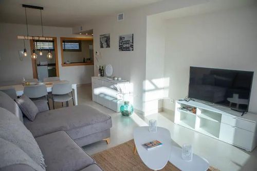 Casa Sierra Golf Smuk og komfortabel lejlighed i San Juan de los Terreros, Andalusien, Spanien til 4 personer. Lejligheden er beliggende i et feriekompleks med bar og restaurant og ligger 3 km fra Playa la Entrevista strand....