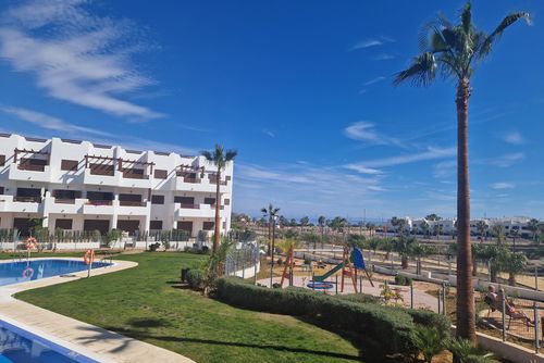 Casa de Femmie WINTER Apartamento moderno y alegre con piscina comunitaria en San Juan de los Terreros, Andalucía, España para 4 personas. El apartamento está situado en un complejo turístico de playa, en una zona residencial y montañosa, cerca de supermercados y a 500 m de la playa....