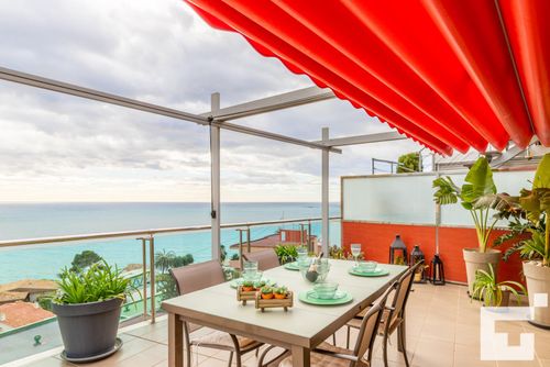 Borumbot 38 Beautiful and comfortable apartment with communal pool in Calpe, Costa Blanca, Spain for 4 persons. The apartment is situated in an urban area, close to restaurants and bars, shops and supermarkets, and 200 m from Los Pinos beach....