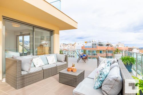 Borumbot 38 Beautiful and comfortable apartment with communal pool in Calpe, Costa Blanca, Spain for 4 persons. The apartment is situated in an urban area, close to restaurants and bars, shops and supermarkets, and 200 m from Los Pinos beach....