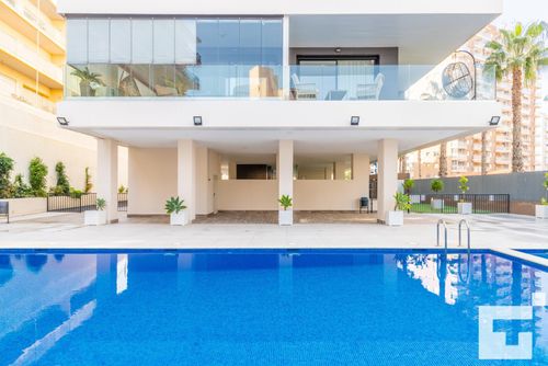 Calpe Beach II 3C Vakkert og komfortabelt leilighet i Calpe, Costa Blanca, Spania med felles svømmebasseng for 5 personer. Leiligheten ligger nær restauranter og barer, butikker og supermarkeder, og er 25 m fra Playa de Levante eller La Fossa-stranden....