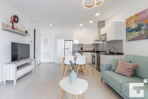 Calpe Beach II 3C Vakker og komfortabel leilighet i Calpe, Costa Blanca, Spania med felles svømmebasseng for 5 personer. Leiligheten ligger nær restauranter og barer, butikker og supermarkeder, og er 25 m fra Playa de Levante eller La Fossa-stranden....