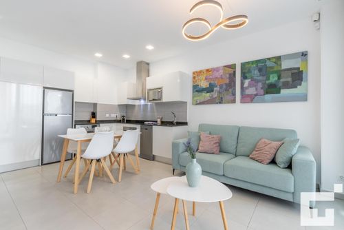 Calpe Beach II 3C Bel appartement confortable à Calpe, Costa Blanca, Espagne, avec piscine commune pour 5 personnes. L'appartement est situé à proximité de restaurants et de bars, de boutiques et de supermarchés, et se trouve à 25 m de la plage de Playa de Levante ou de La Fossa....