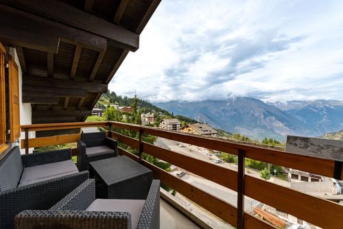 Appartement Rocailles 14: La Tzoumaz, 4 Vallees, Suisse. Vues sur la montagne