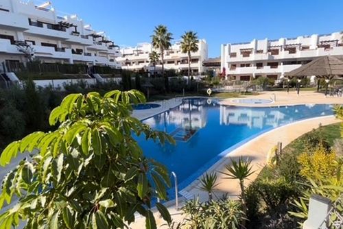 Casa La Bueña Vida WINTER Apartamento encantador y cómodo en San Juan de los Terreros, Andalucía, España con piscina comunitaria para 4 personas. El apartamento está situado en un complejo vacacional en una zona residencial y montañosa de playa, cerca de restaurantes y bares, supermercados y una pista de tenis, y a 500 m de la playa Playa Nardos....