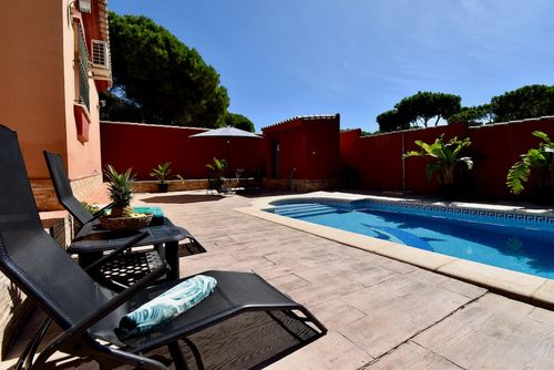 Carmen Hermosa y cómoda villa con piscina privada en Chiclana de la Frontera, Costa de la Luz, España, para 6 personas. La casa está situada en una zona rural cercana a la playa....