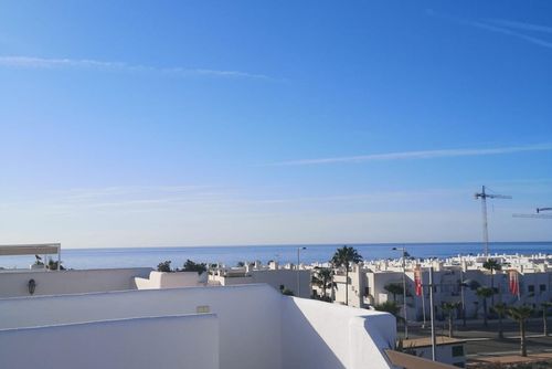 Casa Izzi WINTER Mooi en vrolijk appartement met gemeenschappelijk zwembad in San Juan de los Terreros, Andalusië, Spanje voor 4 personen. Het appartement is gelegen in een vakantiedomein, in een woongebied vlakbij het strand, dicht bij restaurants en bars, supermarkten en een tennisbaan en op 500 m van Nardos Strand....