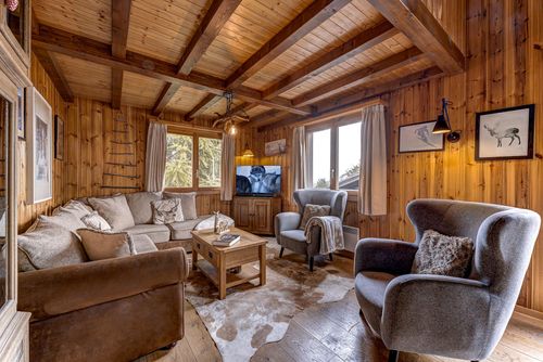 Chalet d'Arbi Rustiek en comfortabel vakantiehuis in La Tzoumaz, Vier Valleien, Zwitserland voor 11 personen. Het huis is gelegen in een bergachtig gebied....