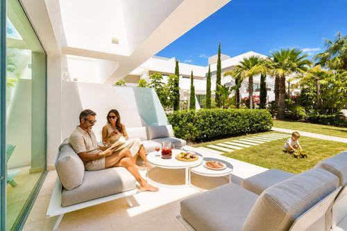 La Valvega 47 Winter Casa de vacaciones moderna y lujosa con piscina privada en Mijas Costa, Andalucía, España, para 6 personas. La casa se encuentra en un complejo, en una zona costera y residencial, cercana a restaurantes y bares, tiendas y supermercados, a 1 km de la playa de La Cala y a 1 km del mar Mediterráneo....