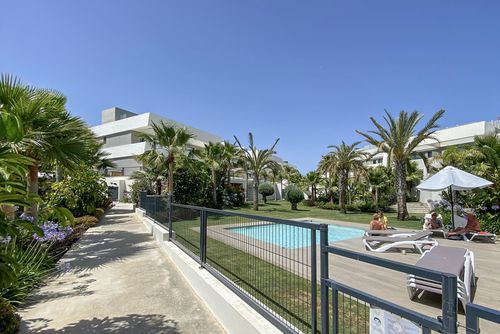 La Valvega 47 Winter Modernes und luxuriöses Ferienhaus mit privatem Pool in Mijas Costa, Andalusien, Spanien für 6 Personen. Das Haus befindet sich in einem Resort, in einer Küsten- und Wohngegend, nahe Restaurants und Bars, Geschäften und Supermärkten, 1 km vom Playa la Cala Strand und 1 km vom Mittelmeer entfernt....