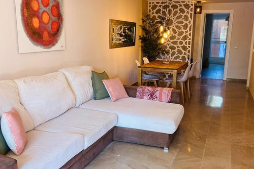 Lovely renovated apartement Casares Costa Charmig och bekväm lägenhet med gemensam pool i Casares Costa, Andalusien, Spanien för 4 personer. Lägenheten ligger i ett bostadsområde nära stranden, nära restauranger och barer och endast 1 km från stranden Playa Chico....