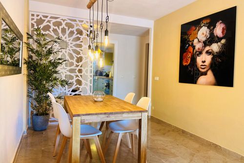 Lovely renovated apartement Casares Costa Charmant et confortable appartement avec piscine commune à Casares Costa, Andalousie, Espagne pour 4 personnes. L'appartement est situé dans un quartier résidentiel proche de la plage, à proximité de restaurants et bars, et se trouve à 1 km de la plage Playa Chico....