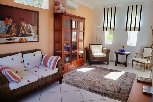 Casita Palmera Beautiful and comfortable apartment with communal pool in Altea, Costa Blanca, Spain for 4 persons. The apartment is situated in a coastal, hilly and residential area....