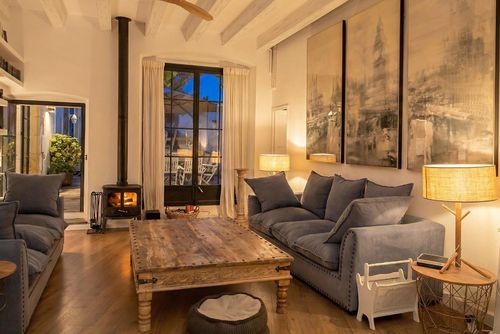 Can Boada Historic XVI century beach Villa near Barcelona 5 minutes walking to beach  Traditional Renewed Comfortable villa with private pool in Sitges, Costa Dorada, Spain for 10 persons. The house is situated in a hilly, wooded, and urban beach area, close to restaurants and bars and 1 km from the beach (10 min)....