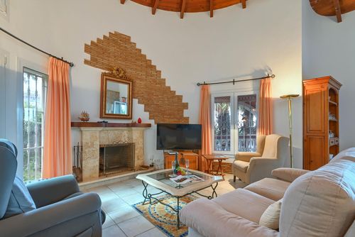 Serena Vista Wonderful and nice villa in Denia, Costa Blanca, Spain with a private pool for 8 people. The house is situated in a residential and mountainous beach area and is 3 km from Marineta Casiana, Denia beach....