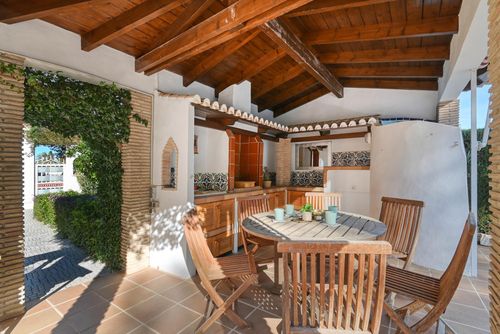 Serena Vista Wunderbare und reizvolle Villa in Denia, Costa Blanca, Spanien mit privatem Pool für 8 Personen. Das Haus befindet sich in einem Wohn- und Bergstrandgebiet und ist 3 km vom Strand Marineta Casiana, Denia, entfernt....