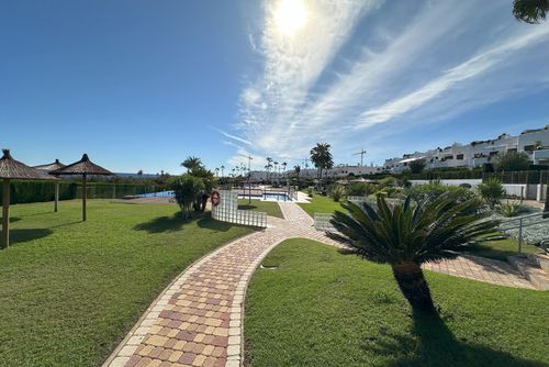 Casa Selisa Charmant et ensoleillé appartement à San Juan de los Terreros, Andalousie, Espagne, avec piscine commune pour 5 personnes. L'appartement est situé dans une station balnéaire, dans une zone résidentielle et montagneuse, à proximité des supermarchés et à 200 m de la plage....