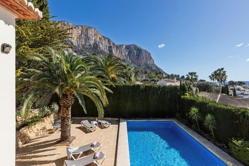 El Hayuco KH Magnifique et confortable maison de vacances à Javea, Costa Blanca, Espagne, avec une piscine chauffée pour 8 personnes. La maison est située dans un quartier résidentiel....