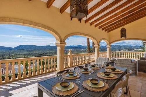 El Hayuco Bellissima e confortevole casa vacanze con piscina riscaldata a Javea, Costa Blanca, Spagna per 8 persone. La casa è situata in una zona residenziale....