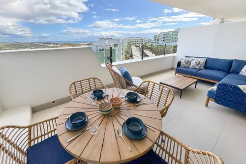 Ipanema 611 Moderne und luxuriöse Wohnung in Mijas Costa, Andalusien, Spanien mit Gemeinschaftspool für 4 Personen. Die Wohnung befindet sich in einem Resort, in einer hügeligen und ruhigen Wohngegend, nahe einem Golfplatz, 4 km vom Strand Playa la Cala und 4 km von La Cala entfernt....