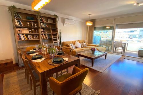 Apartamento Sofia Sitges 50 metros de la Playa   300 metros del Centro   Renovado 100%  Piscina   AC    Garage Appartement à Sitges, Costa Dorada, Espagne, avec piscine commune pour 6 personnes. L'appartement est situé dans un quartier urbain en bord de mer, à proximité de restaurants, bars et boutiques, et se trouve à 50 m de la plage....