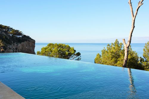 Son Gap Descubre el paraíso en la Villa Son Gap   Playa a 2 kms  Vista Impresionante  Alto diseño   Comoda Luxury villa with private pool in Andratx, Majorca, Spain for 10 persons. The villa is situated in a wooded, residential, and mountainous area, and is 1 km from the beach....
