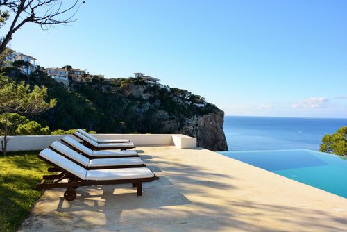 Son Gap Descubre el paraíso en la Villa Son Gap   Playa a 2 kms  Vista Impresionante  Alto diseño   Comoda Luxury villa with private pool in Andratx, Majorca, Spain for 10 persons. The villa is situated in a wooded, residential, and mountainous area, and is 1 km from the beach....