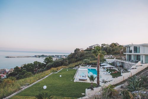 Villa Miranda Luxuriöse Villa mit privatem Pool in Giardini Naxos, Sizilien, Italien für 10 Personen. Die Villa befindet sich 1 km vom Strand entfernt....