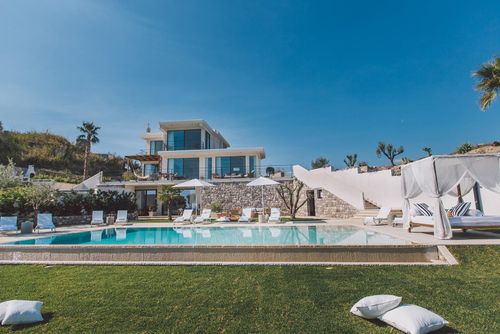 Villa Miranda Luxuriöse Villa mit privatem Pool in Giardini Naxos, Sizilien, Italien für 10 Personen. Die Villa befindet sich 1 km vom Strand entfernt....