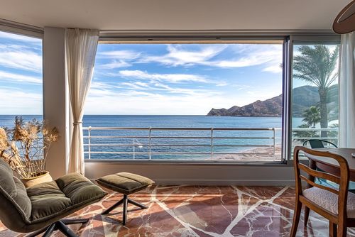 Altea Bay Apartamento Geweldig en vrolijk appartement in Altea, Costa Blanca, Spanje voor 4 personen. Het appartement is gelegen in een residentieel strandgebied, dicht bij restaurants en bars, winkels en supermarkten, en op 50 m van het Albir-Altea strand....